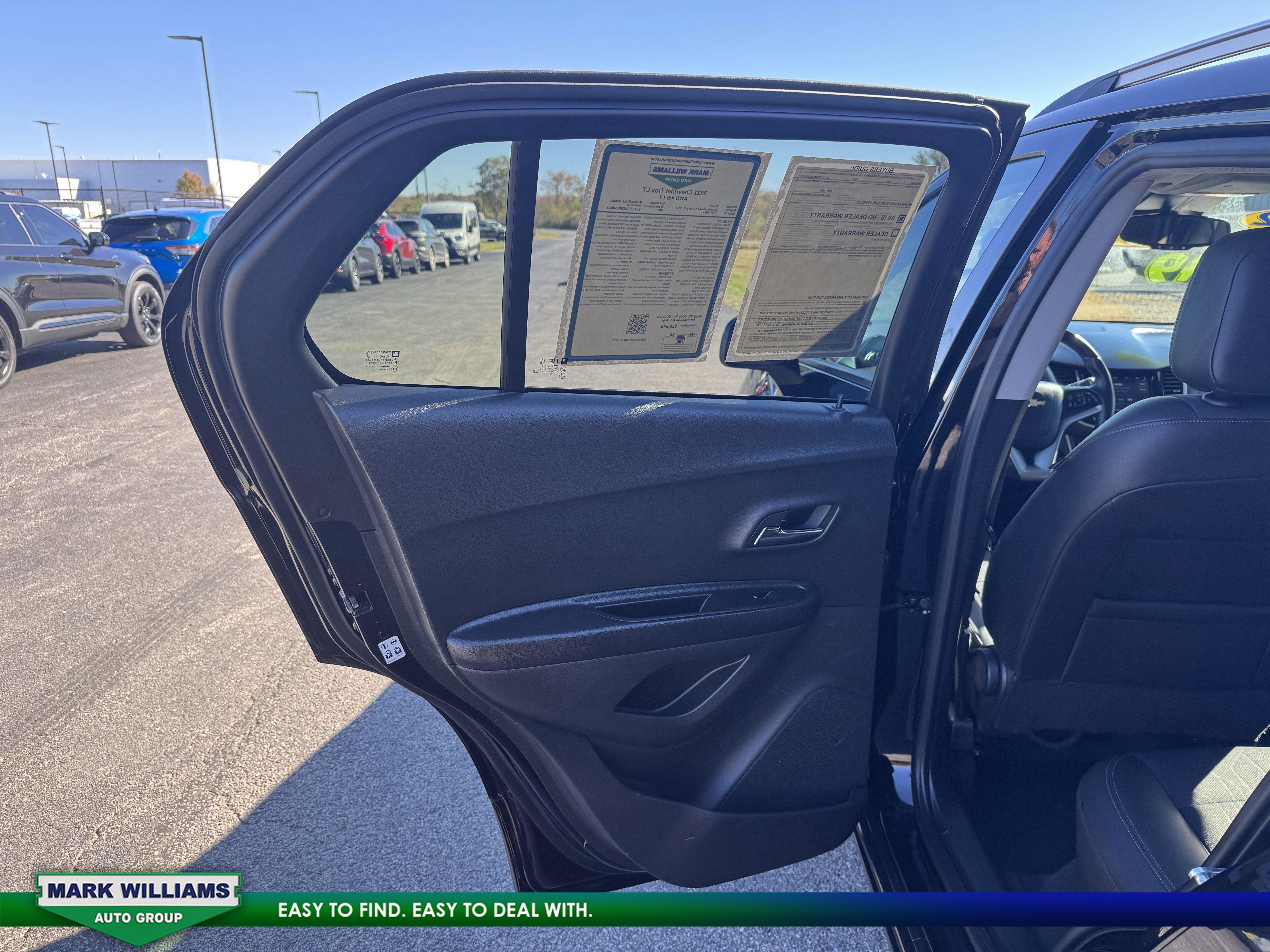 Used 2022 Chevrolet Trax LT w/ Midnight Edition image 25