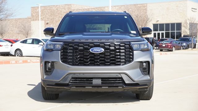 Used 2025 Ford Explorer ST-Line AWD/4WD image 2