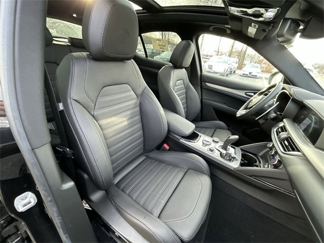 New 2025 Alfa Romeo Stelvio Sprint image 15