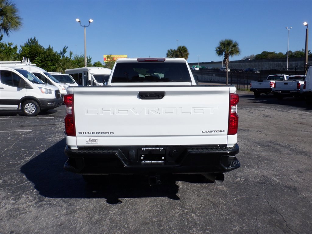 Used 2022 Chevrolet Silverado 2500 Custom w/ Custom Value Package AWD/4WD image 4