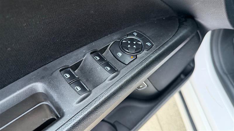 Used 2020 Ford Fusion SE FWD image 11