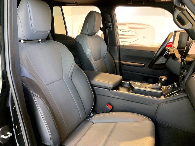 Used 2025 Lexus GX 550 w/ Accessory Package (2T) AWD/4WD image 17