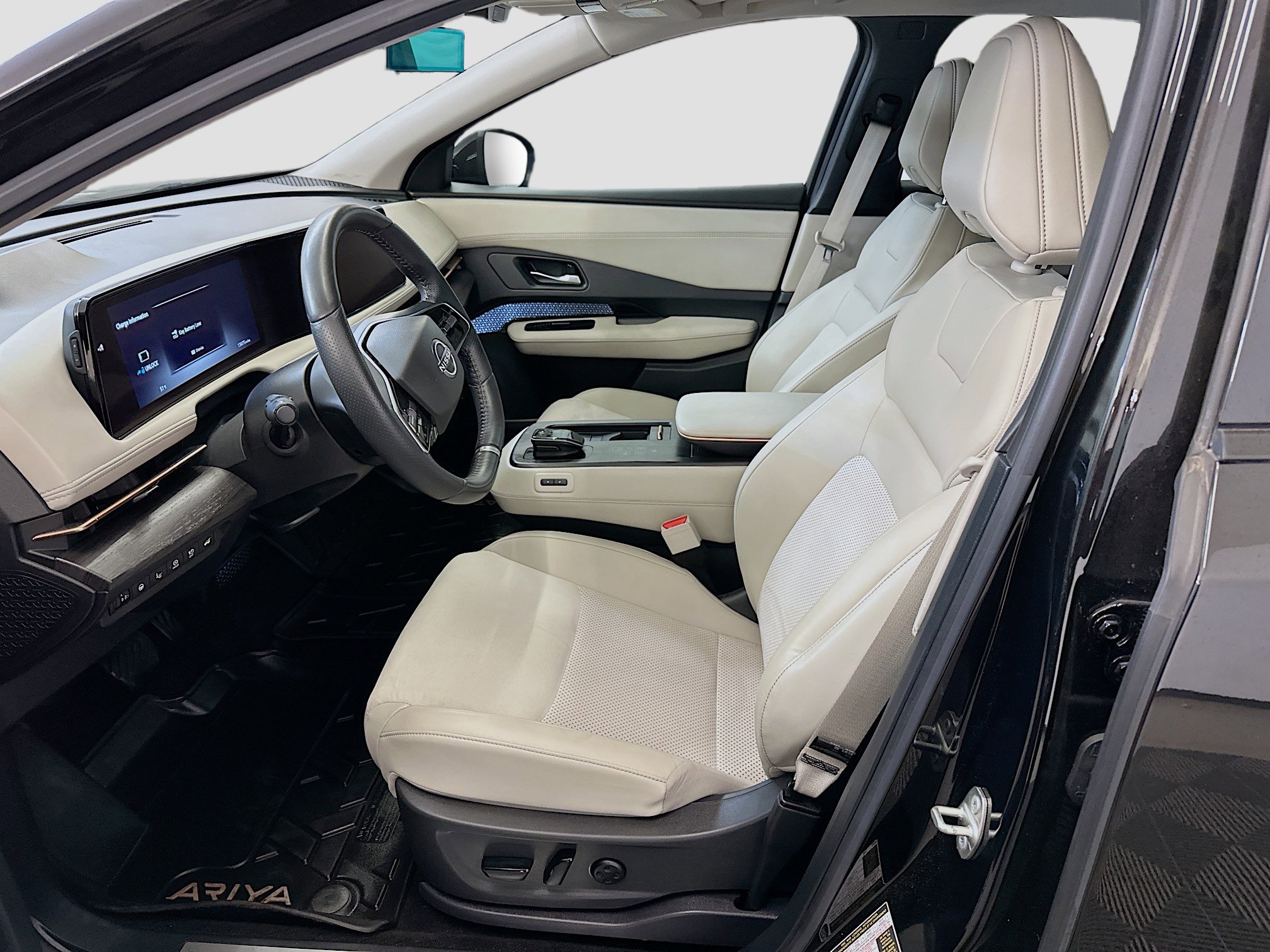 Used 2023 Nissan Ariya AWD image 13