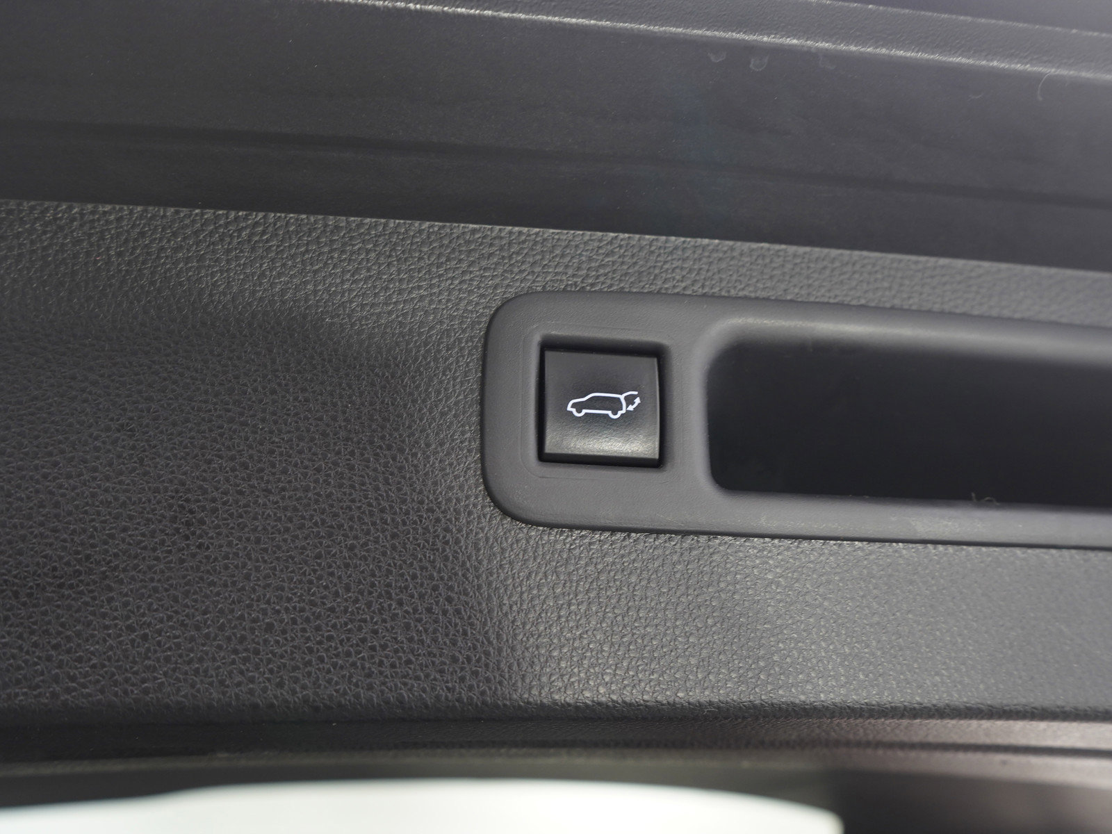 Used 2021 Toyota Highlander XLE image 12