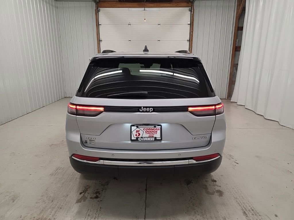 Used 2025 Jeep Grand Cherokee Limited image 4