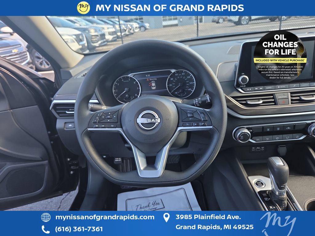Used 2025 Nissan Altima 2.5 SV FWD image 14