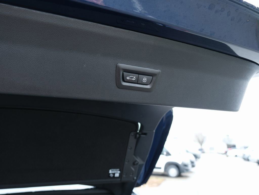 Used 2025 BMW X4 xDrive30i w/ Premium Package image 40