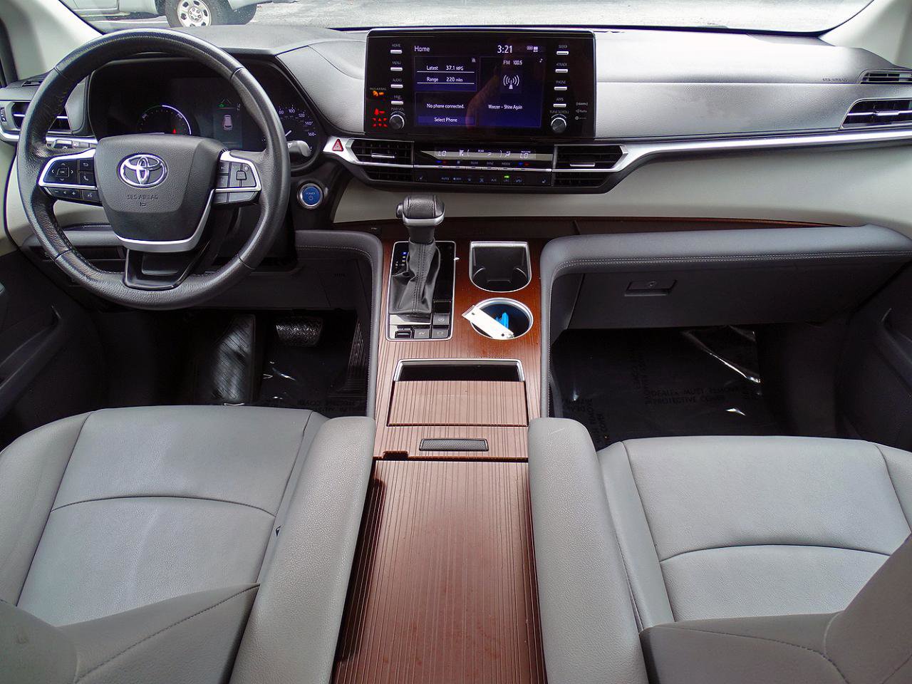 Used 2024 Toyota Sienna XLE FWD image 23
