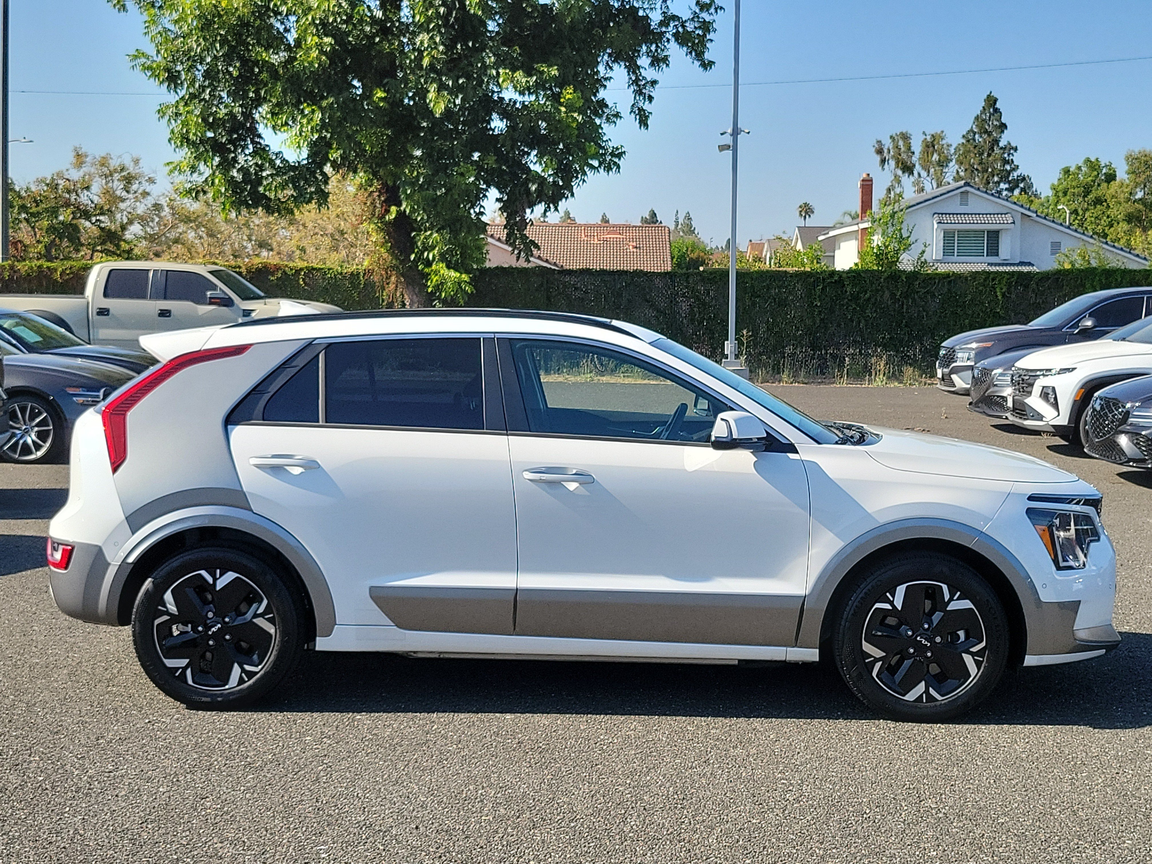 Used 2023 Kia Niro Wave FWD image 5