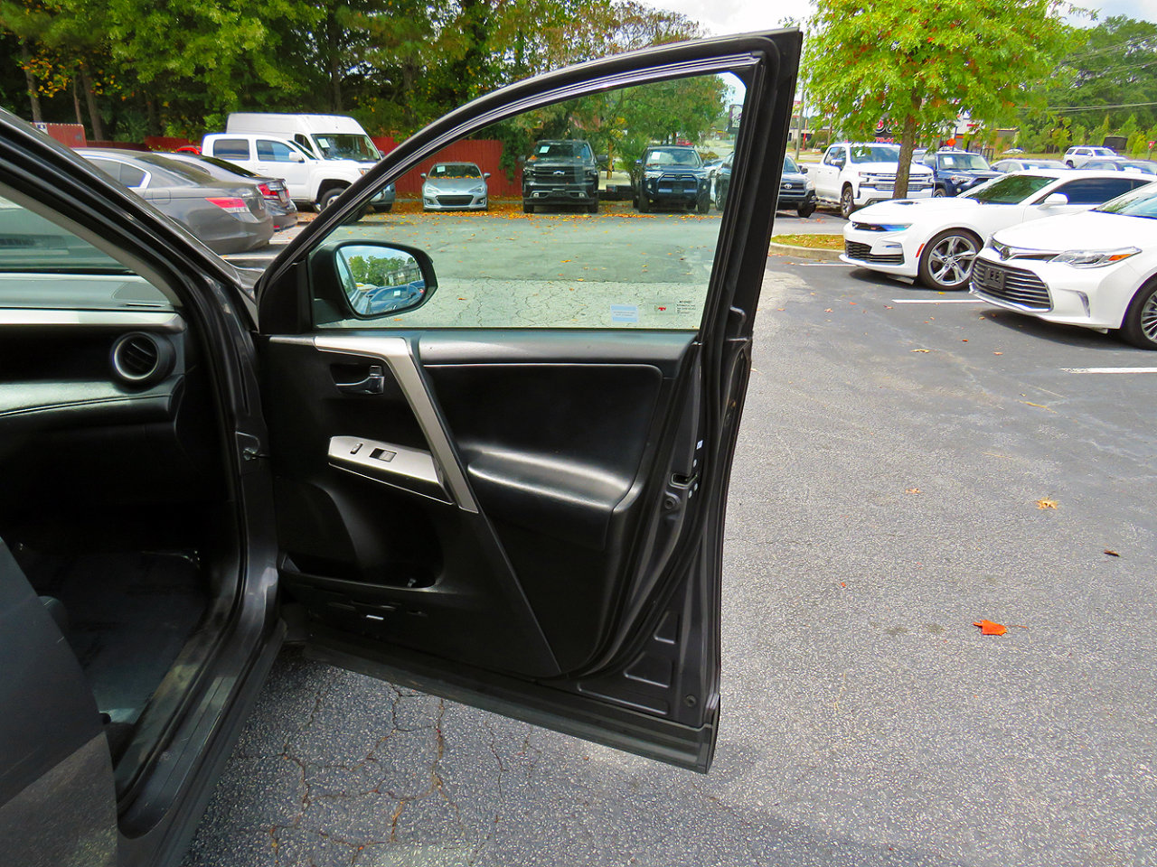 Used 2018 Toyota RAV4 XLE image 22