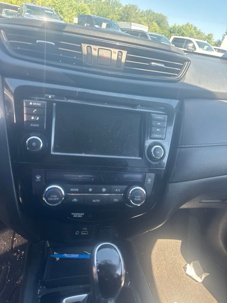 Used 2018 Nissan Rogue SV AWD/4WD image 17
