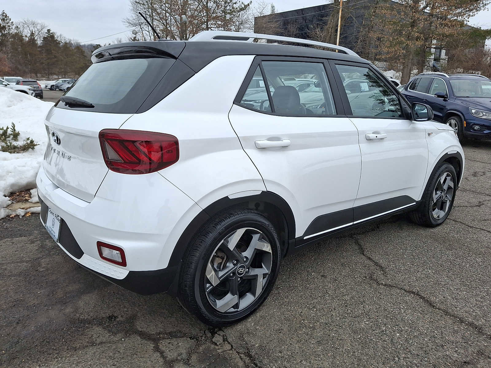 Used 2023 Hyundai Venue Limited image 6