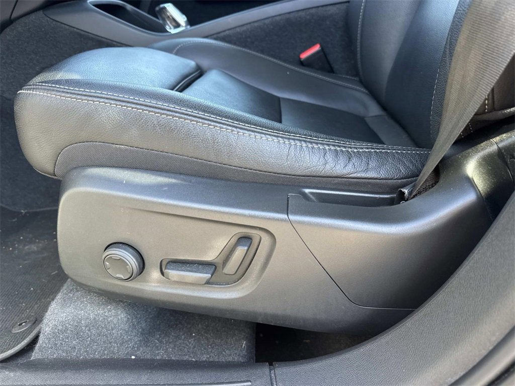 Used 2024 Volvo XC40 B5 Plus image 32