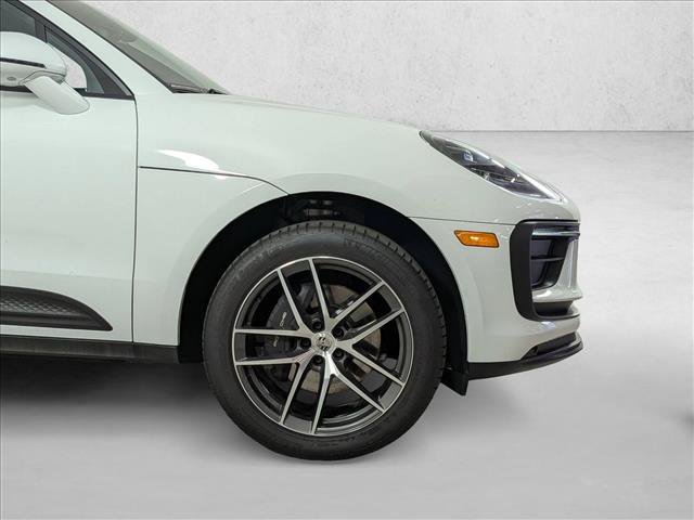 Used 2025 Porsche Macan AWD/4WD image 11