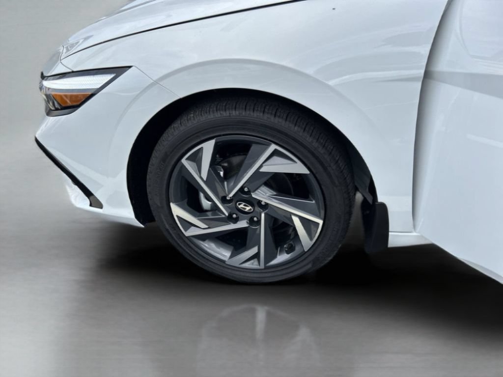 New 2026 Hyundai Elantra Limited FWD image 23
