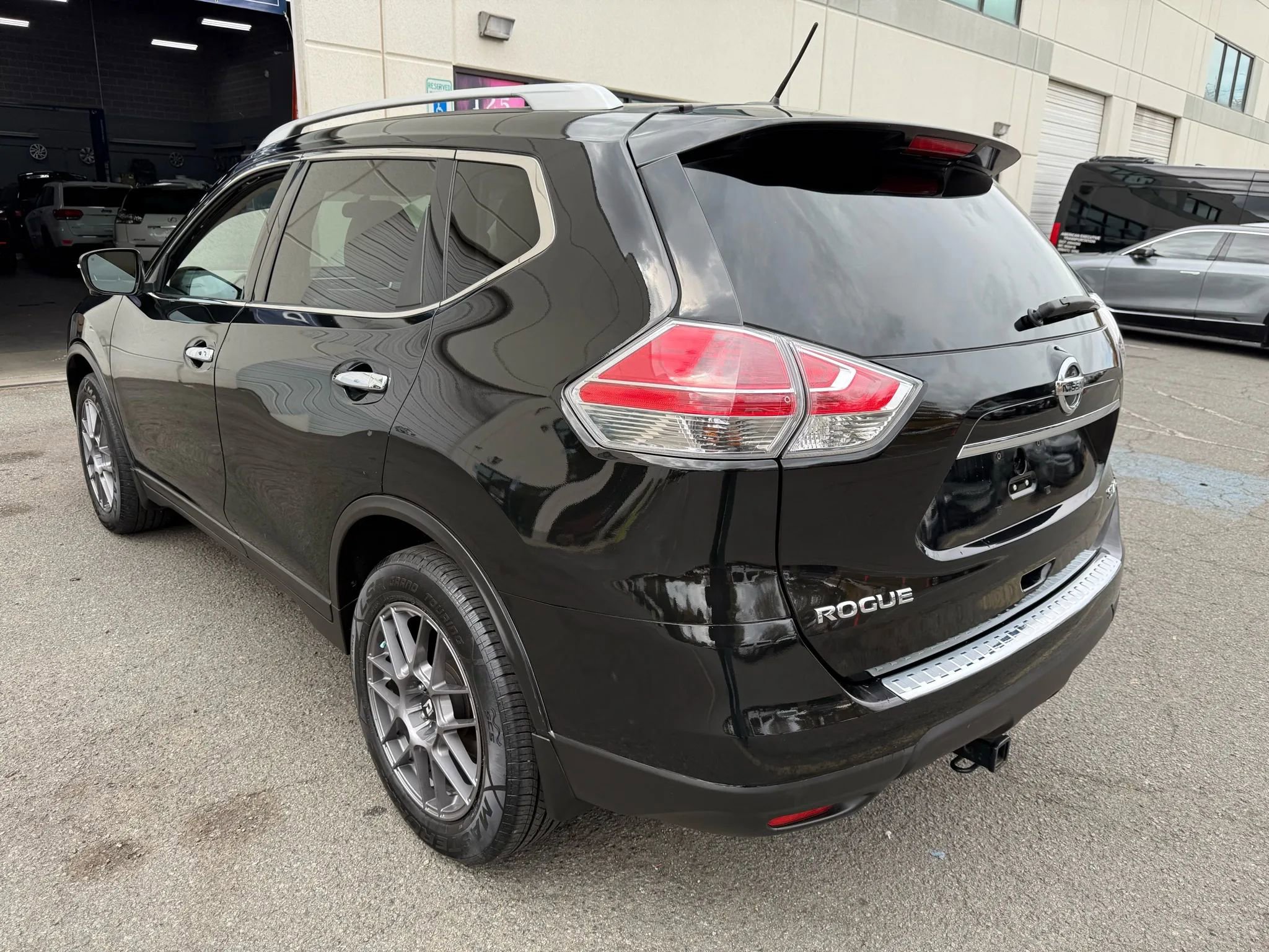 Used 2016 Nissan Rogue SL w/ SL Premium Package image 12