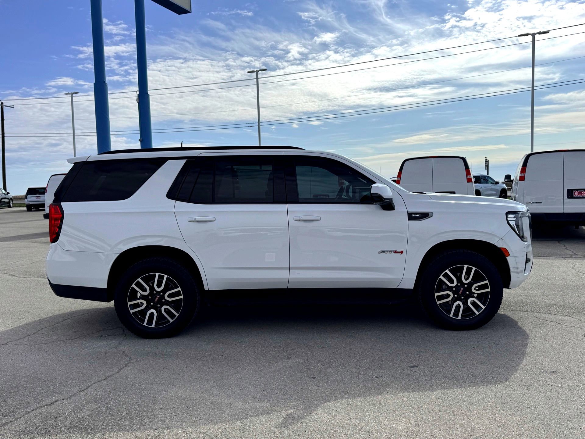 Used 2023 GMC Yukon AT4 w/ Technology Package image 5