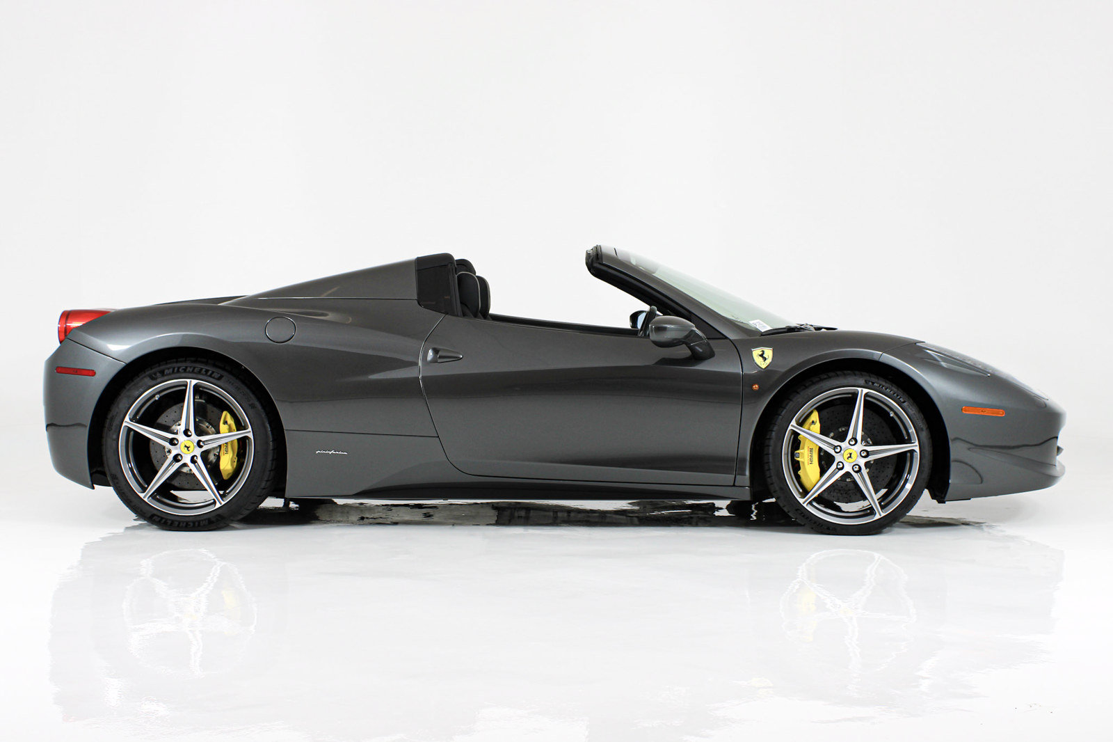 Certified 2013 Ferrari 458 Spider RWD image 14
