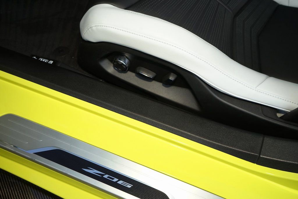 Used 2023 Chevrolet Corvette Z06 w/ Z07 Performance Package image 26