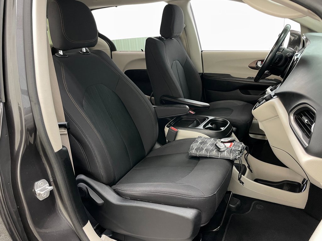 Used 2019 Chrysler Pacifica Touring Plus w/ Advanced Safetytec Group image 41