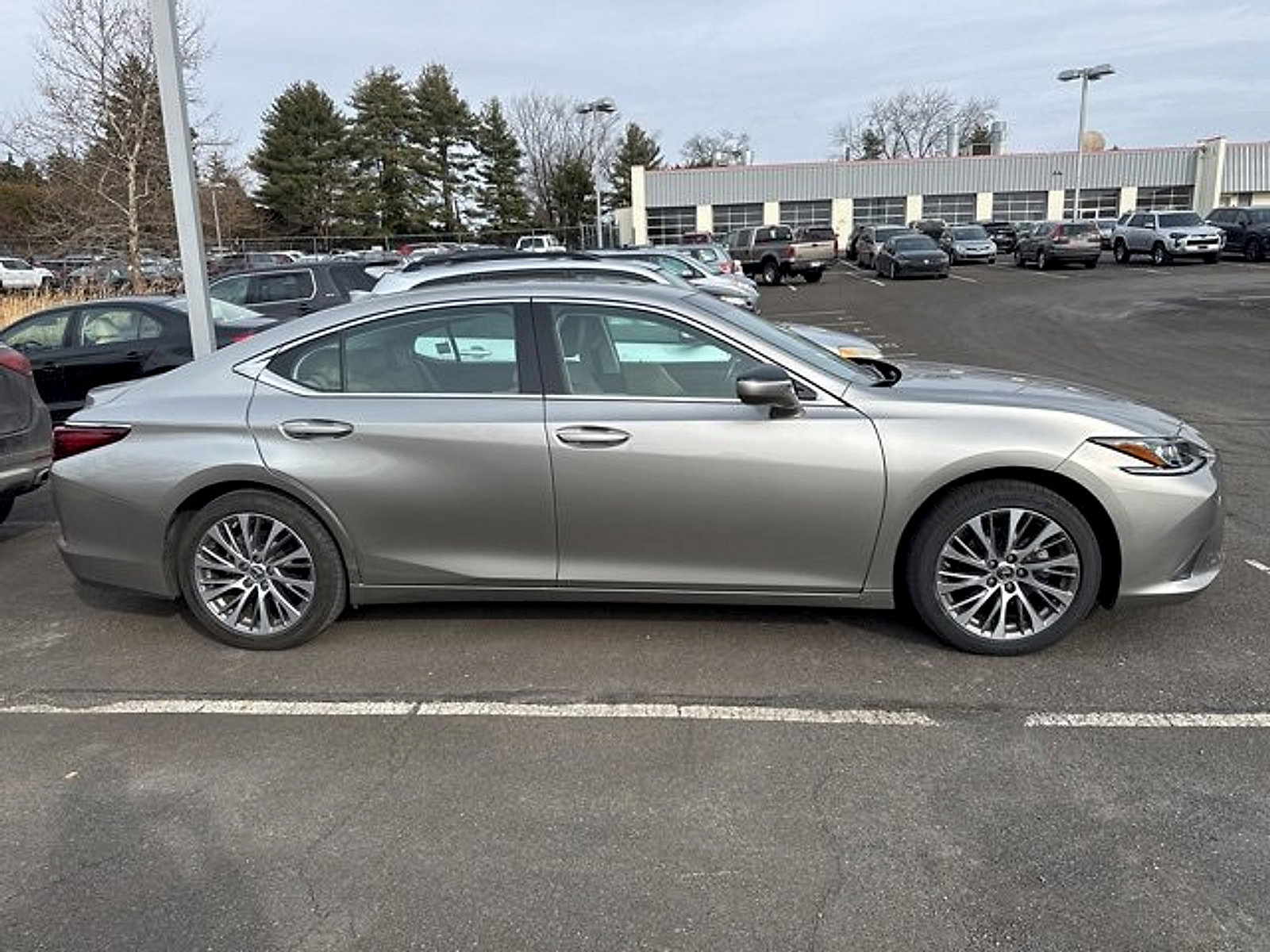 Used 2020 Lexus ES 350 w/ Premium Package image 2