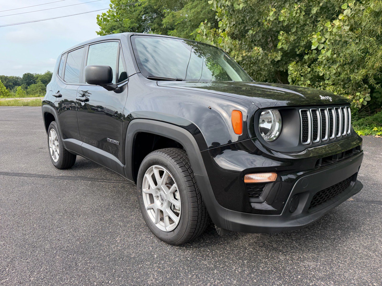 Used 2023 Jeep Renegade Latitude AWD/4WD image 3