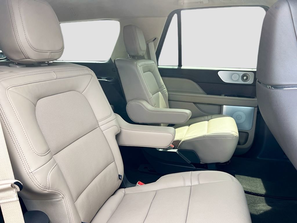Used 2024 Lincoln Navigator Reserve AWD/4WD image 30
