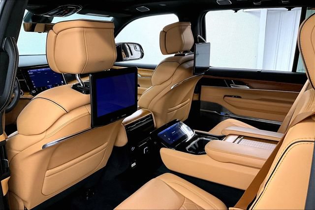 Used 2025 Jeep Grand Wagoneer L Series III w/ Rear-Seat Entertainment Group AWD/4WD image 33
