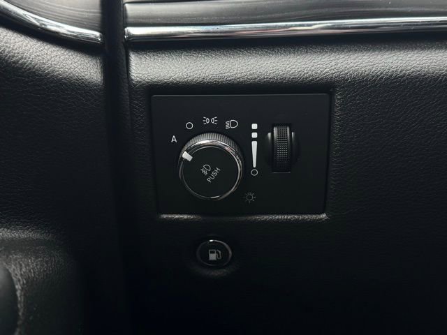 Used 2019 Jeep Grand Cherokee Limited image 30