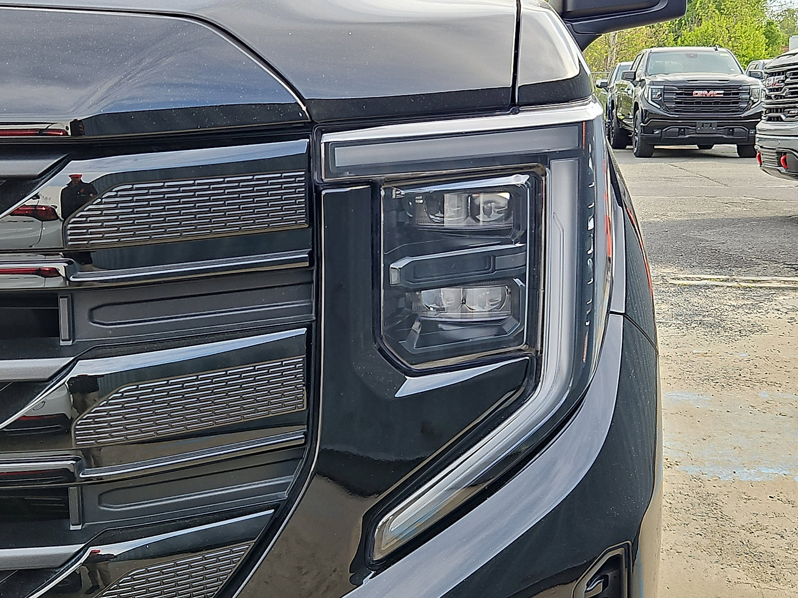 Certified 2024 GMC Sierra 1500 Elevation w/ LPO, Elevation Black Package AWD/4WD image 4