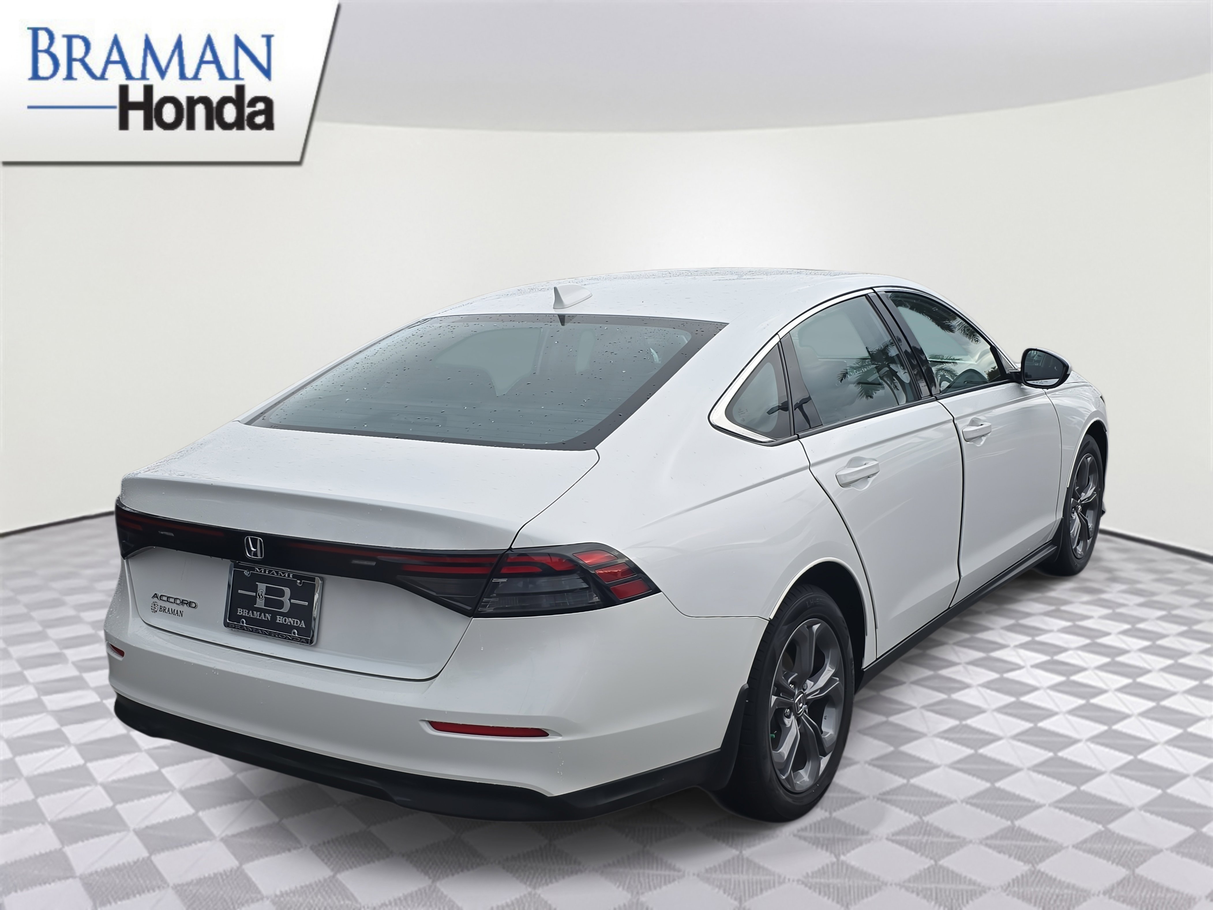 Certified 2023 Honda Accord EX image 3