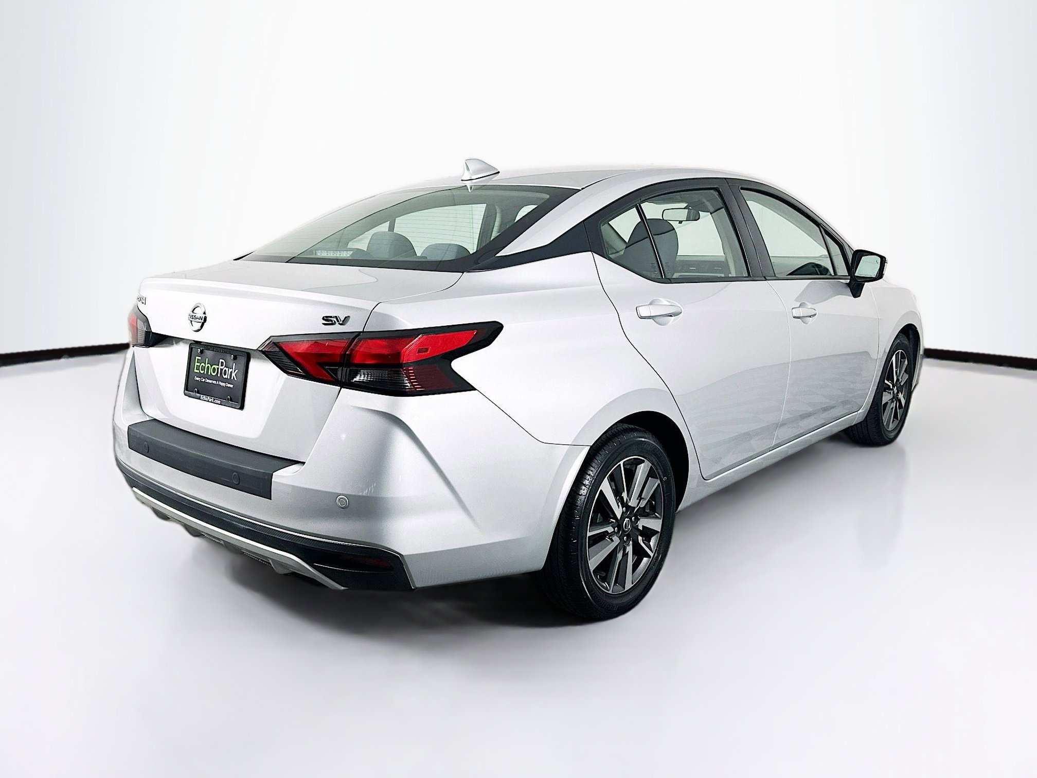 Used 2021 Nissan Versa SV image 9