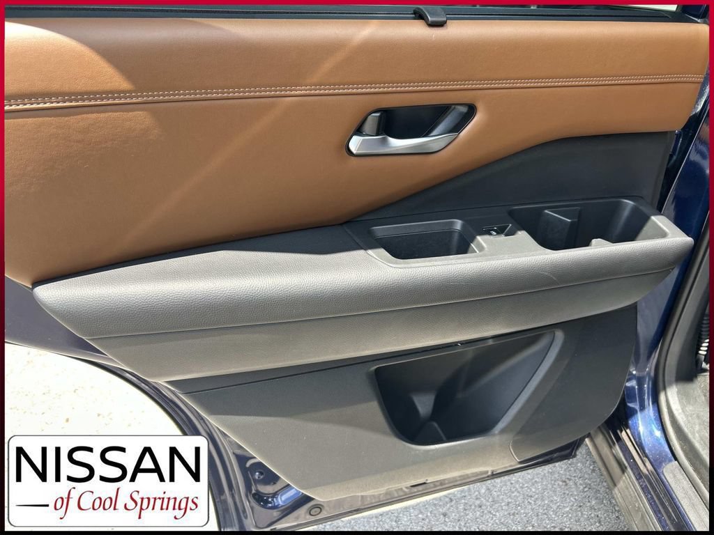 Used 2023 Nissan Pathfinder Platinum FWD image 23