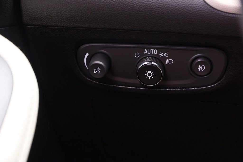 Used 2023 Buick Encore GX Essence w/ Experience Buick Package FWD image 21