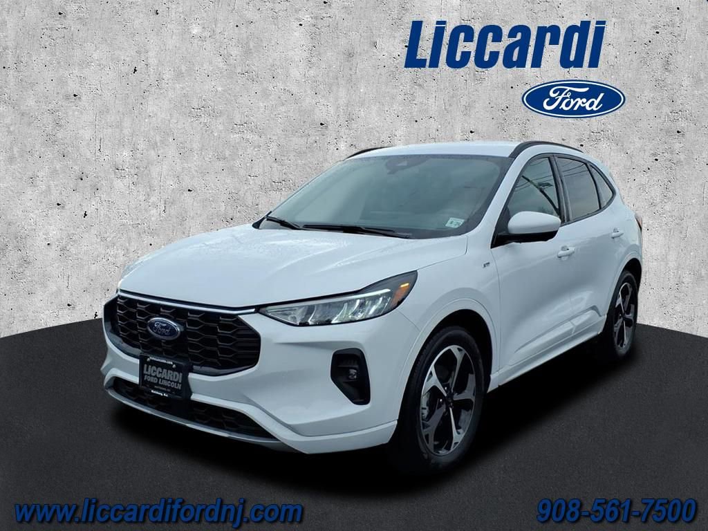 Certified 2023 Ford Escape ST-Line Select w/ Tech Pack #2 AWD/4WD image 3