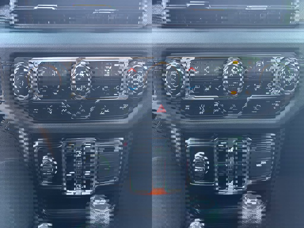 Used 2024 Jeep Wrangler Sahara image 26