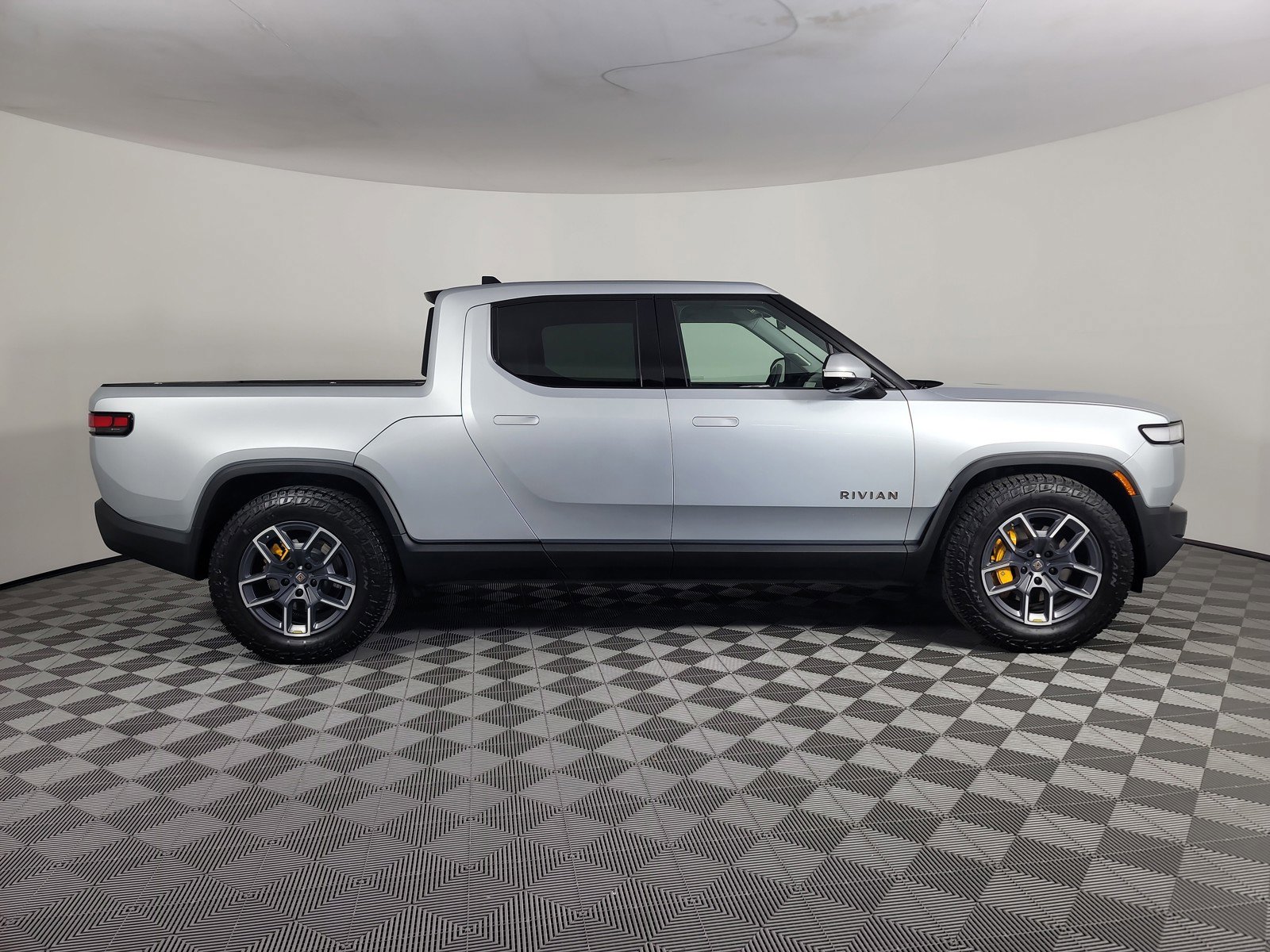 Used 2023 Rivian R1T Adventure AWD/4WD image 6