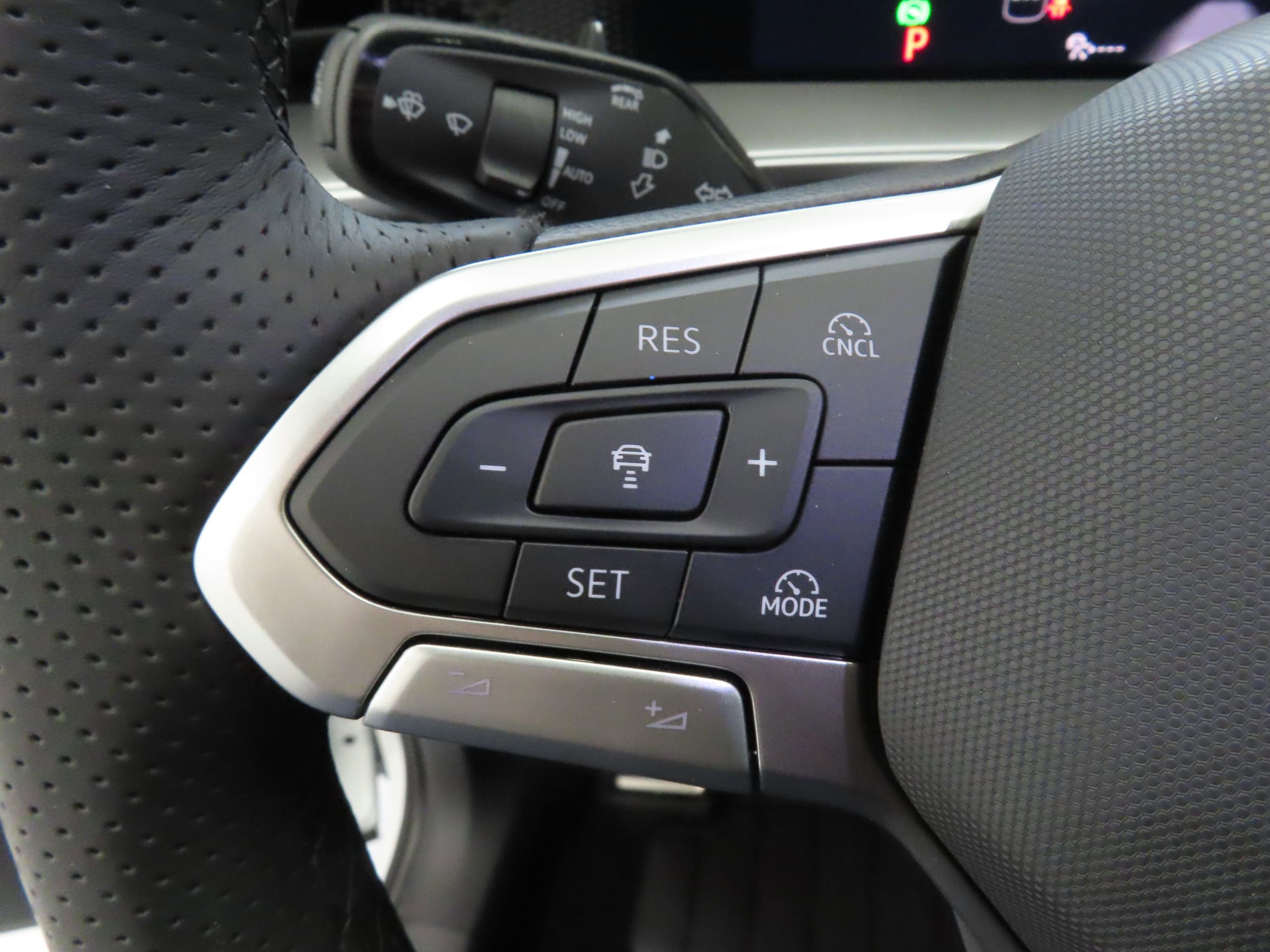 New 2026 Volkswagen Tiguan SE R-Line FWD image 11