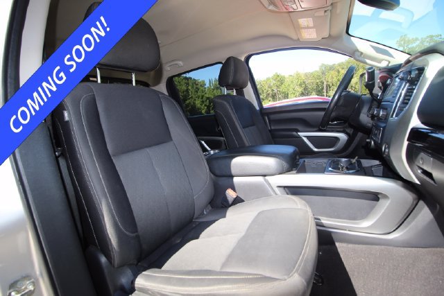 Used 2017 Nissan Titan SV AWD/4WD image 4