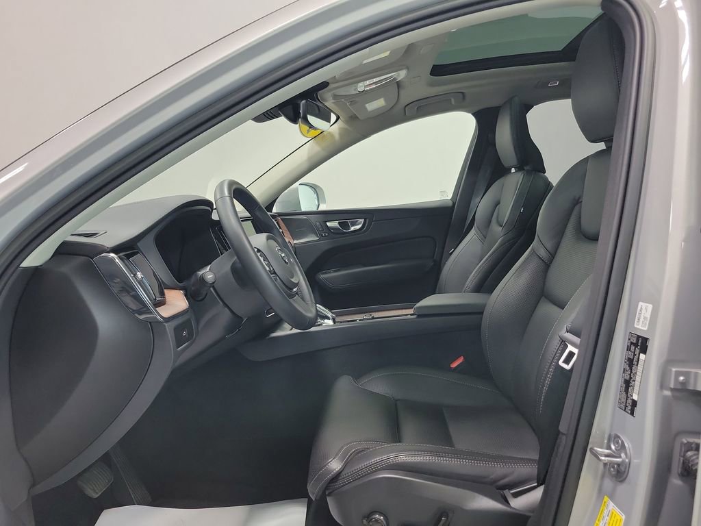 Used 2023 Volvo XC60 B6 Ultimate w/ Climate Package AWD/4WD image 2
