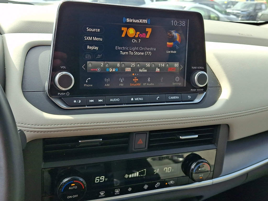 Used 2025 Nissan Rogue SV AWD/4WD image 28