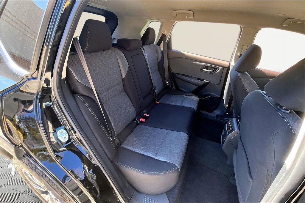 Used 2023 Nissan Rogue SV image 27