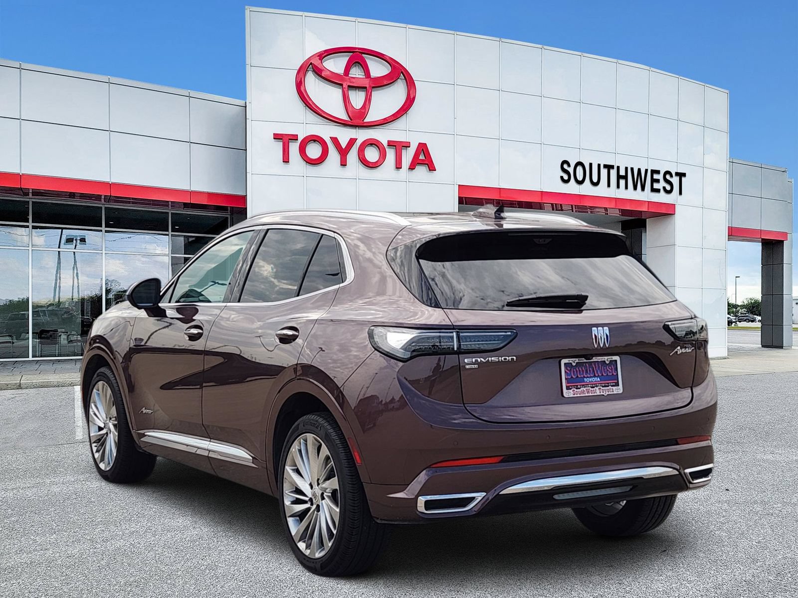 Used 2025 Buick Envision Avenir AWD/4WD image 4