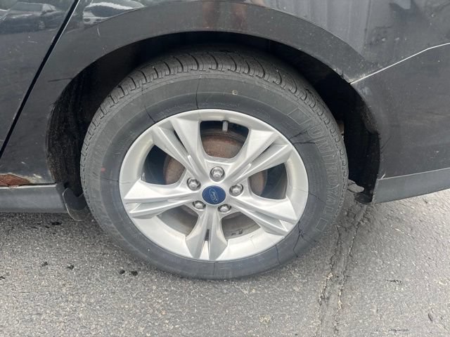 Used 2014 Ford Focus SE w/ SE Winter Package FWD image 6