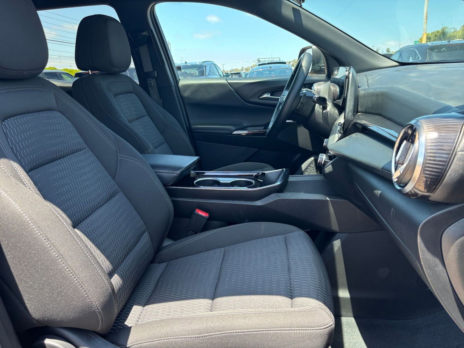 Used 2025 Chevrolet Equinox LT FWD image 36