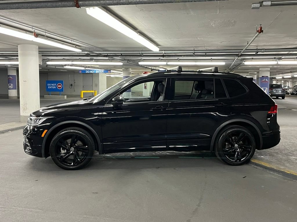 Certified 2023 Volkswagen Tiguan SE R-Line FWD image 32