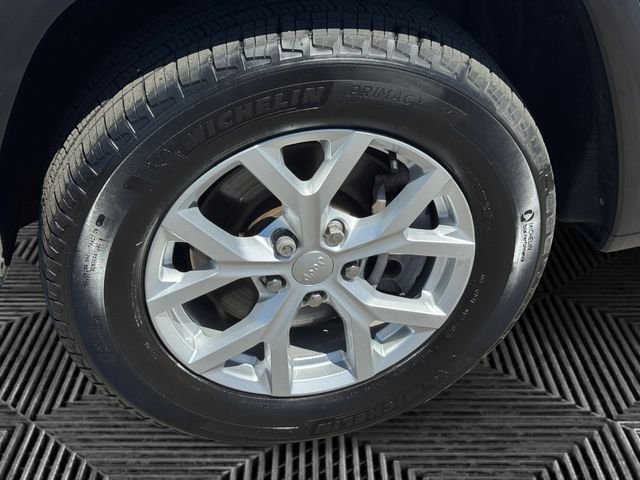 Used 2023 Jeep Grand Cherokee L Limited AWD/4WD image 10