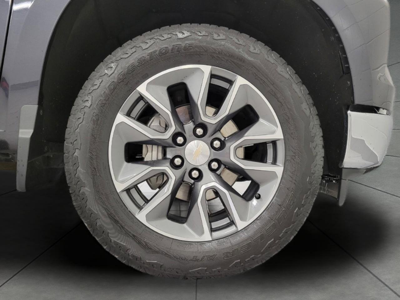 Used 2023 Chevrolet Silverado 1500 LT w/ Z71 Off-Road Package AWD/4WD image 4