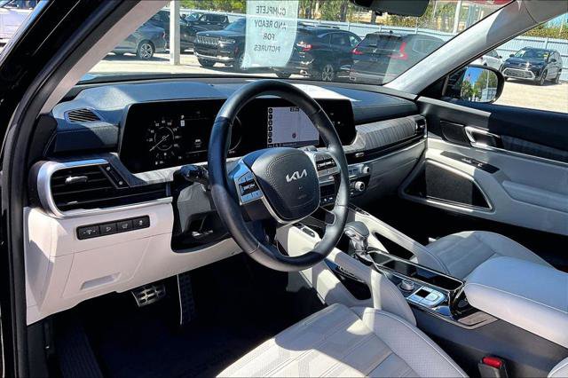 Used 2024 Kia Telluride SX Prestige w/ Towing Package image 14