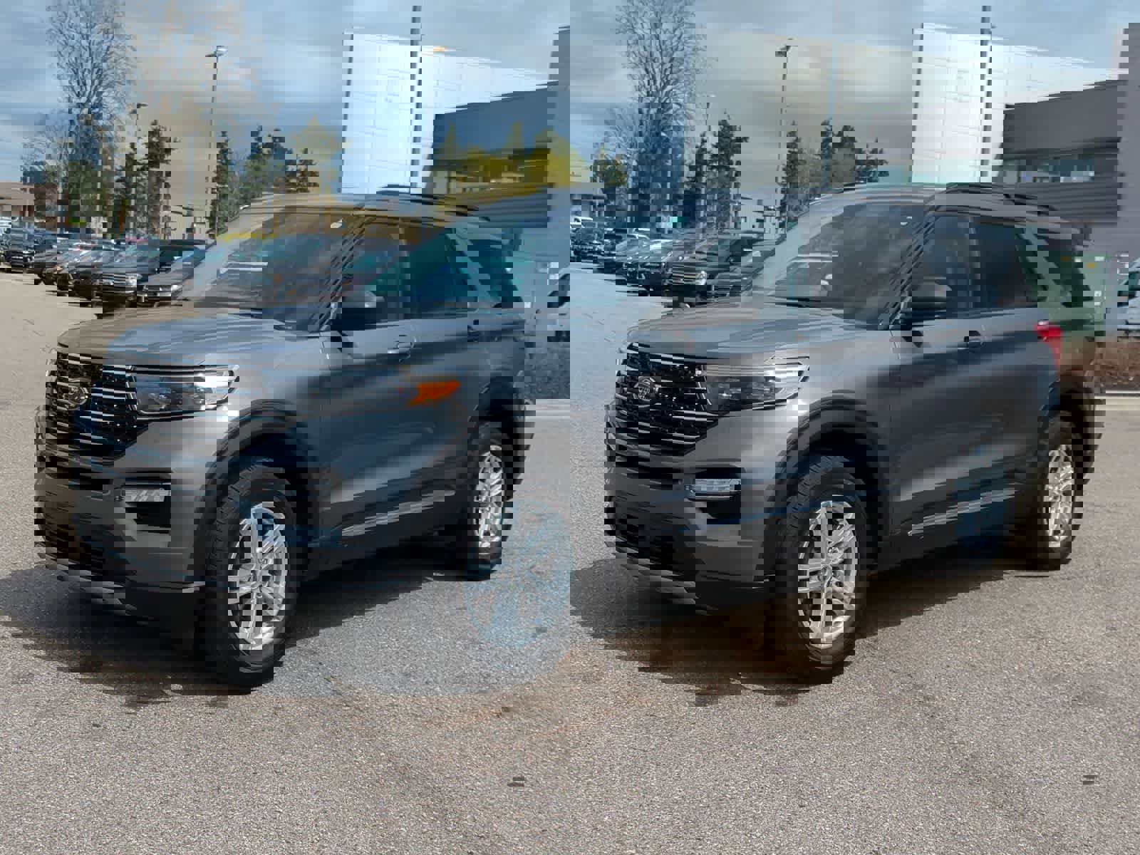 Used 2024 Ford Explorer XLT w/ Equipment Group 202A AWD/4WD image 4